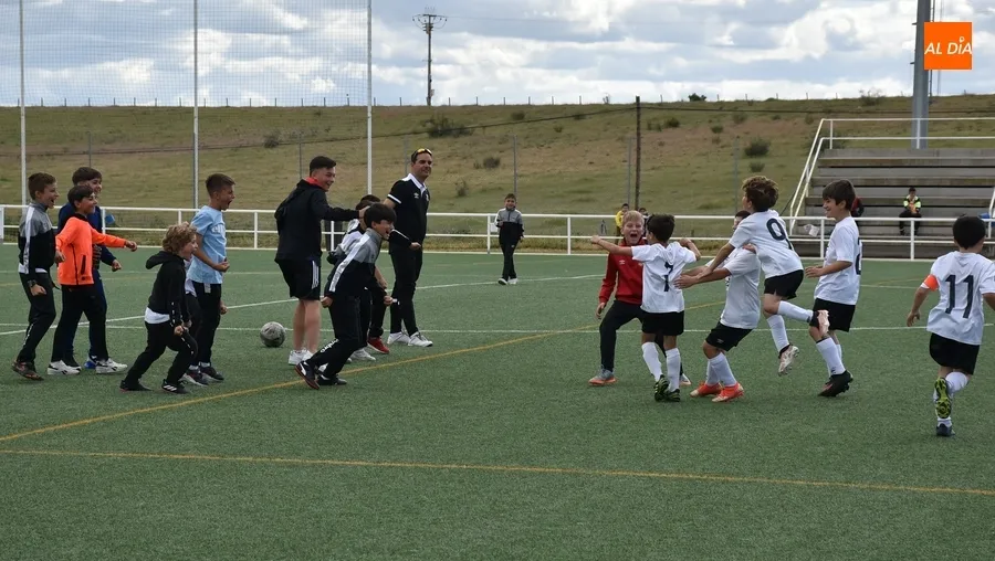 Foto 7 - El Benjam&iacute;n B del Ciudad Rodrigo canta el alir&oacute;n liguero tras una espl&eacute;ndida temporada