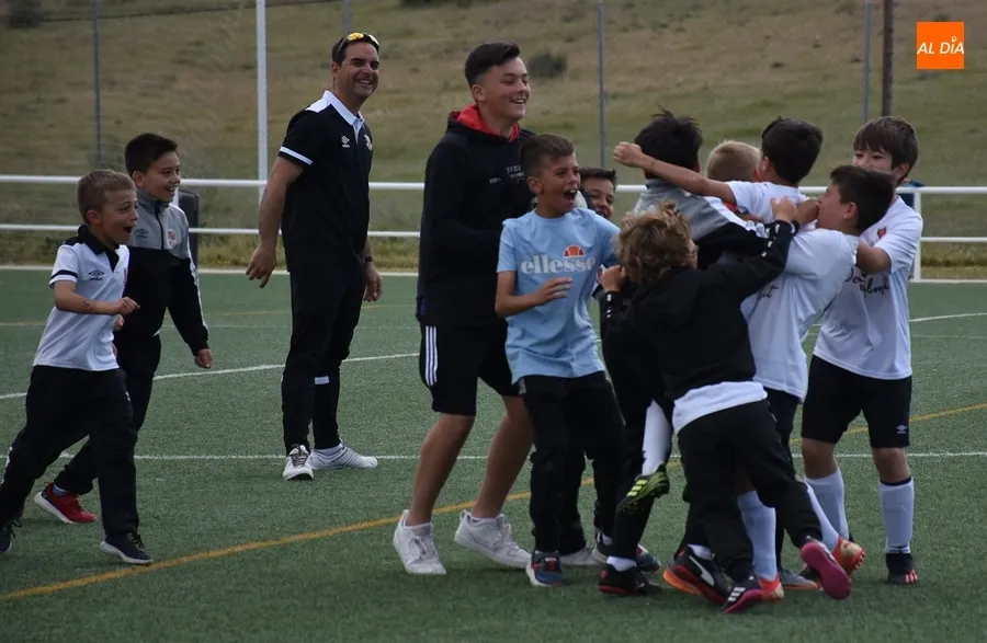 Foto 8 - El Benjam&iacute;n B del Ciudad Rodrigo canta el alir&oacute;n liguero tras una espl&eacute;ndida temporada