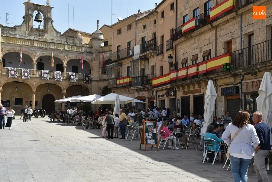 Foto 6 - Concluye el Mercado Artesano mientras se apura la Semana Santa en las terrazas
