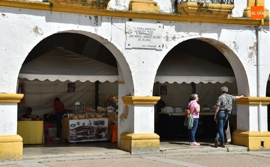 Foto 10 - Concluye el Mercado Artesano mientras se apura la Semana Santa en las terrazas