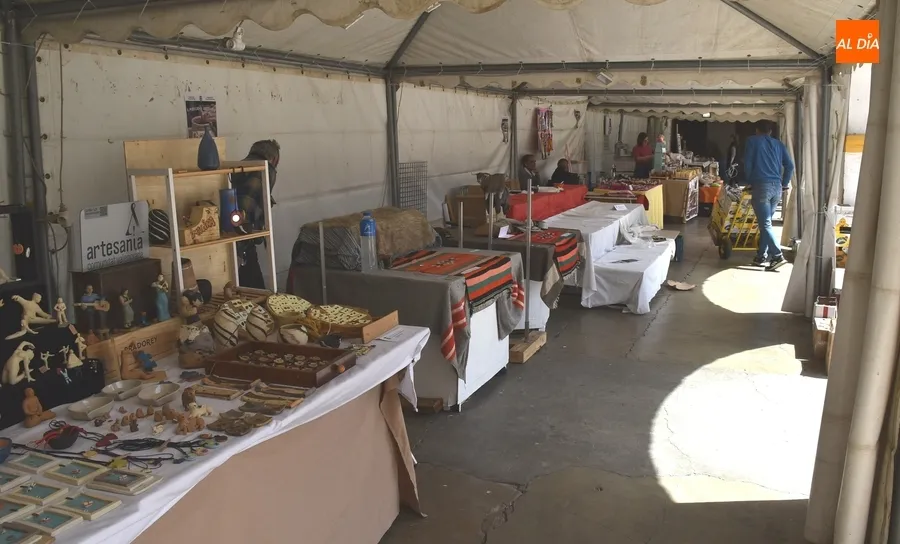 Foto 11 - Concluye el Mercado Artesano mientras se apura la Semana Santa en las terrazas