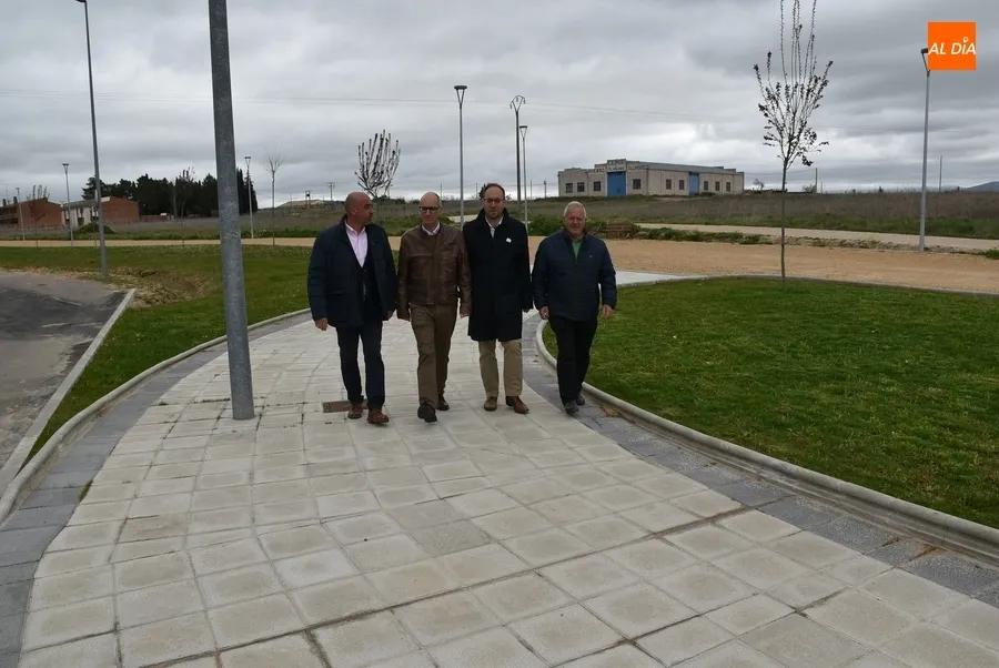 Foto 8 - Inaugurado el Paseo de la Constituci&oacute;n
