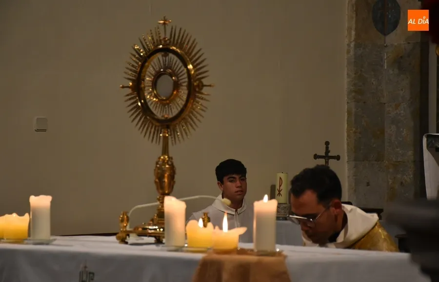 Foto 2 - Una Vigilia liderada por el Seminario remata las '12 horas de Oraci&oacute;n por las Vocaciones'