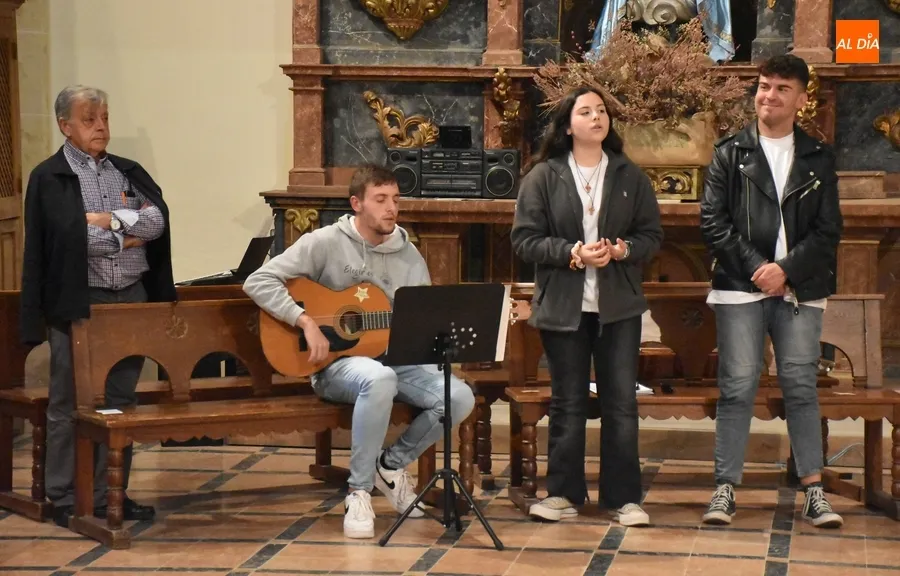 Foto 3 - Una Vigilia liderada por el Seminario remata las '12 horas de Oraci&oacute;n por las Vocaciones'