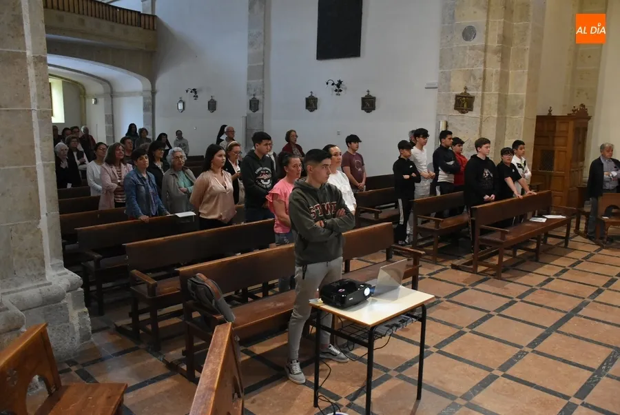Foto 4 - Una Vigilia liderada por el Seminario remata las '12 horas de Oraci&oacute;n por las Vocaciones'