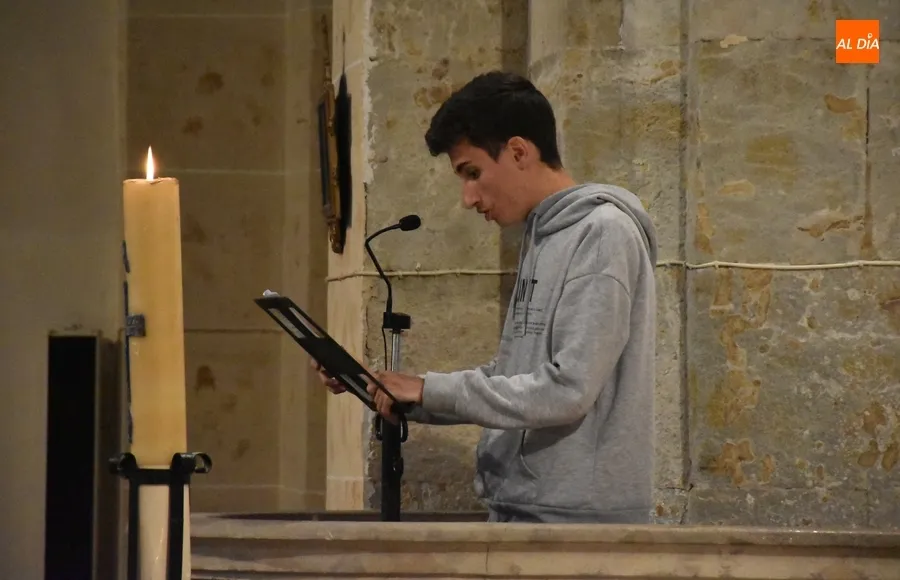 Foto 5 - Una Vigilia liderada por el Seminario remata las '12 horas de Oraci&oacute;n por las Vocaciones'