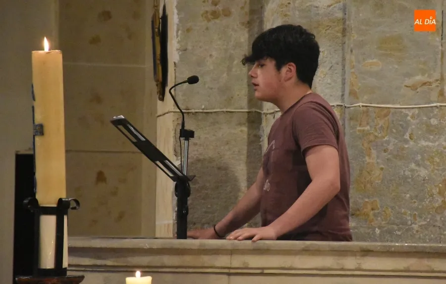 Foto 6 - Una Vigilia liderada por el Seminario remata las '12 horas de Oraci&oacute;n por las Vocaciones'