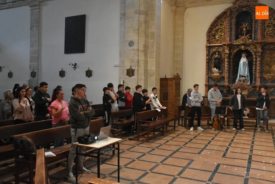 Foto 8 - Una Vigilia liderada por el Seminario remata las '12 horas de Oraci&oacute;n por las Vocaciones'