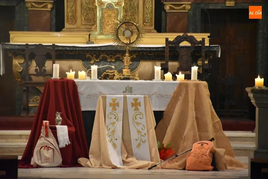 Foto 10 - Una Vigilia liderada por el Seminario remata las '12 horas de Oraci&oacute;n por las Vocaciones'