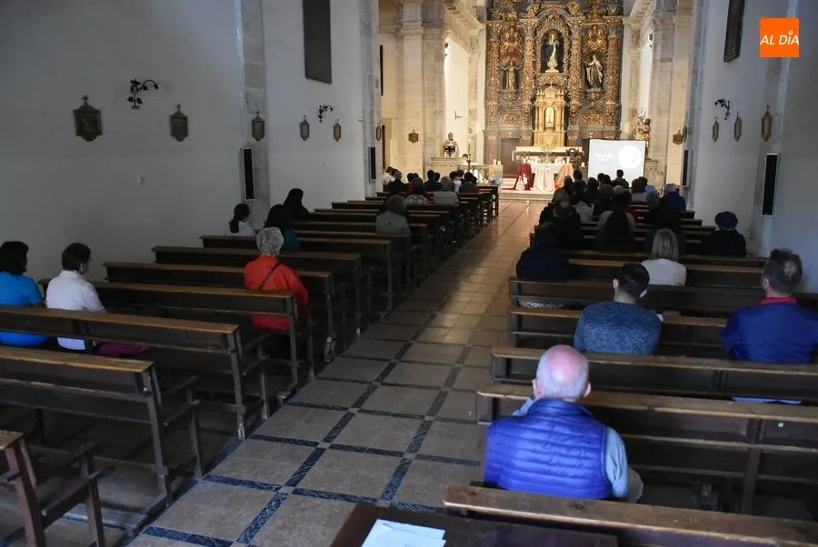 Foto 11 - Una Vigilia liderada por el Seminario remata las '12 horas de Oraci&oacute;n por las Vocaciones'