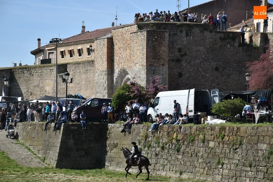 Foto 3 - Calurosa ma&ntilde;ana de Charrada con protagonismo local, incluido de ni&ntilde;os y j&oacute;venes