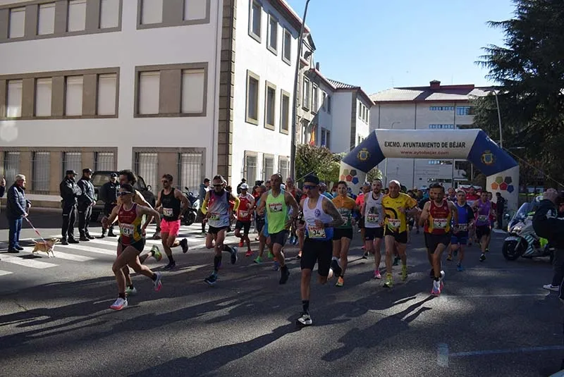 Foto 2 -  Daniel Sanz revalida su triunfo en la Media Marat&oacute;n de B&eacute;jar