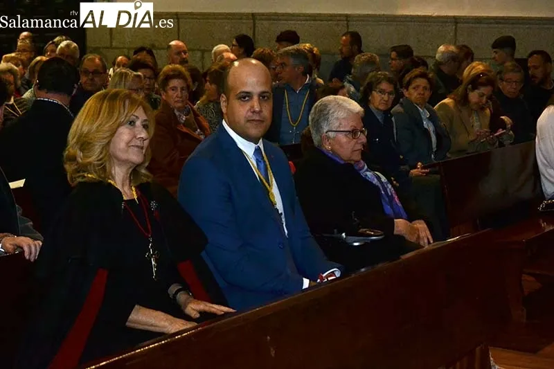 Foto 10 - Mari Carmen Hern&aacute;ndez, nueva Abadesa de la Cofrad&iacute;a de la Santa Vera Cruz de B&eacute;jar