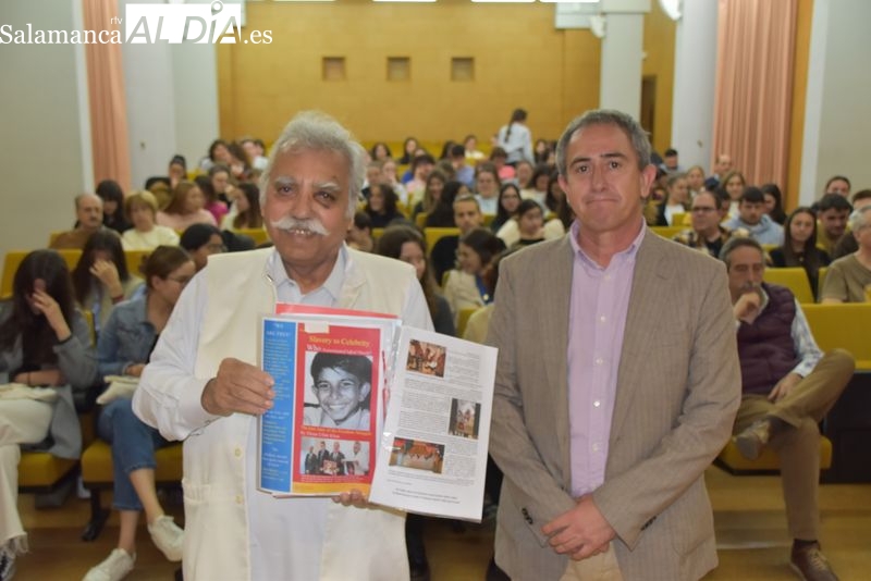 El activista Ehsan Ullah Khan ofrece una conferencia en Salamanca sobre la esclavitud infantil