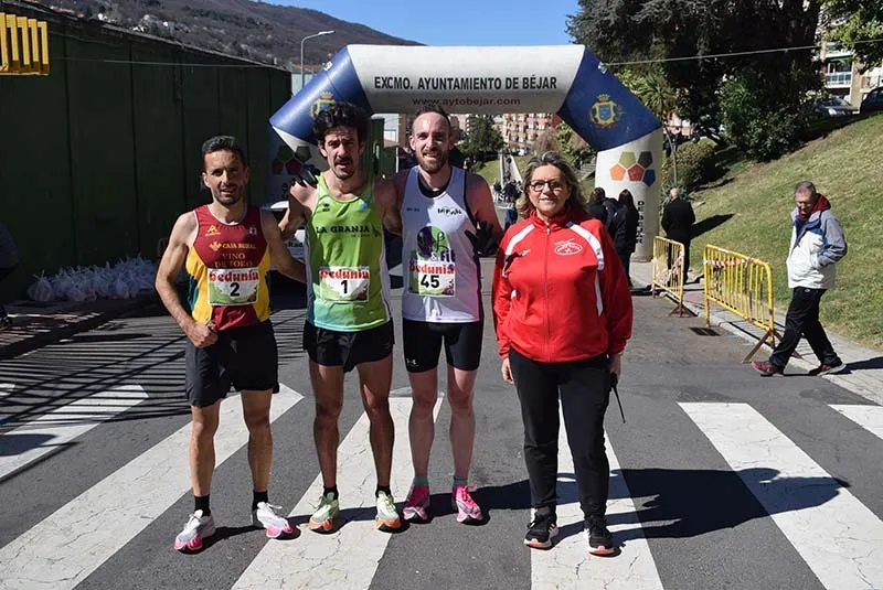 Foto 3 -  Daniel Sanz revalida su triunfo en la Media Marat&oacute;n de B&eacute;jar