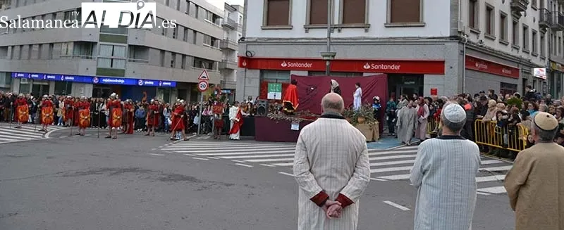Foto 5 - La presentaci&oacute;n de &ldquo;La sentencia&rdquo; llena el centro de la ciudad de B&eacute;jar