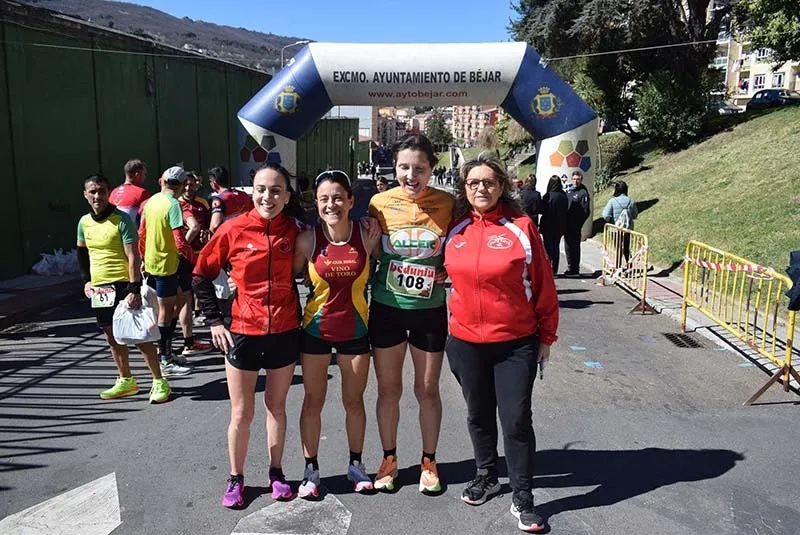 Foto 4 -  Daniel Sanz revalida su triunfo en la Media Marat&oacute;n de B&eacute;jar