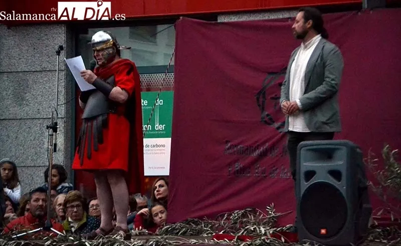 Foto 9 - La presentaci&oacute;n de &ldquo;La sentencia&rdquo; llena el centro de la ciudad de B&eacute;jar