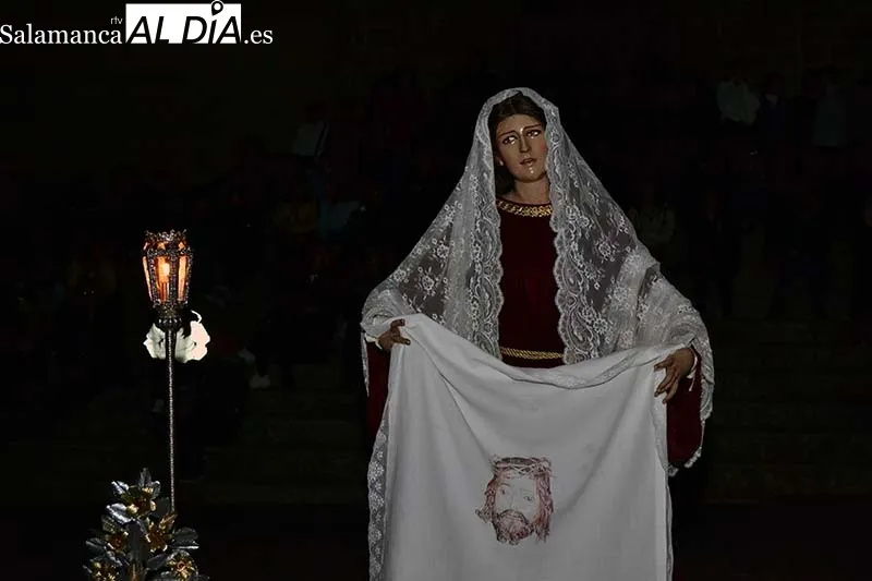 Foto 6 - El &ldquo;Nazareno&rdquo; sella su promesa de silencio en la noche bejarana