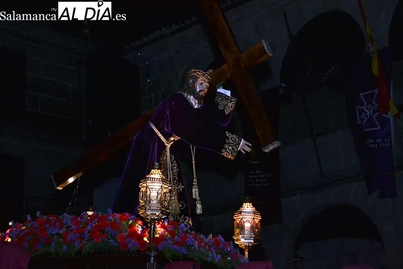 Foto 11 - El &ldquo;Nazareno&rdquo; sella su promesa de silencio en la noche bejarana