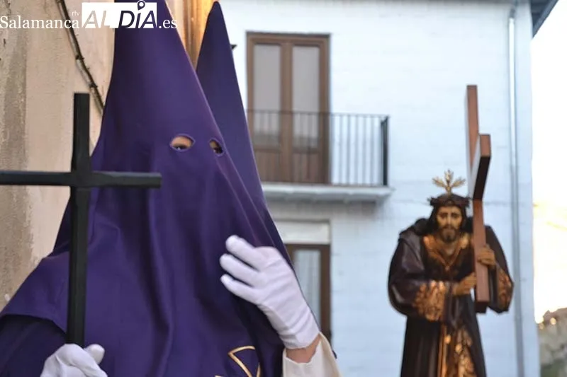 Foto 5 - El Santo Entierro enmudece a las calles de B&eacute;jar