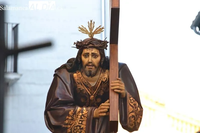 Foto 4 - El Santo Entierro enmudece a las calles de B&eacute;jar