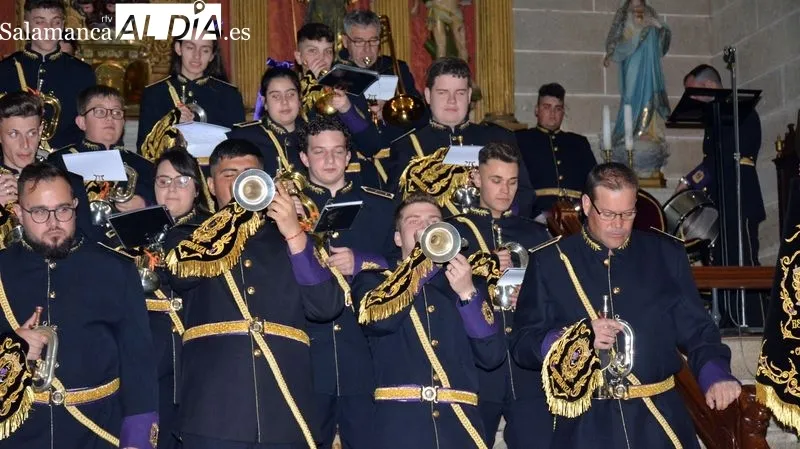 Foto 6 - La Banda de Cornetas y Tambores 'Esperanza' abre la Semana Santa en Lumbrales