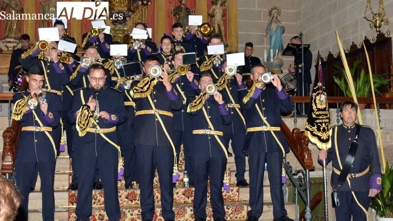 Foto 5 - La Banda de Cornetas y Tambores 'Esperanza' abre la Semana Santa en Lumbrales