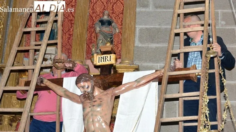 Foto 10 - Lumbrales escenifica un a&ntilde;o m&aacute;s el tradicional acto del Descendimiento de la Cruz