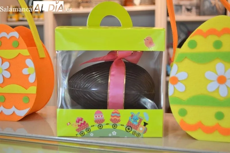 Foto 2 - Bomboner&iacute;a Sven mantiene en Salamanca la tradici&oacute;n de regalar huevos el Domingo de Pascua