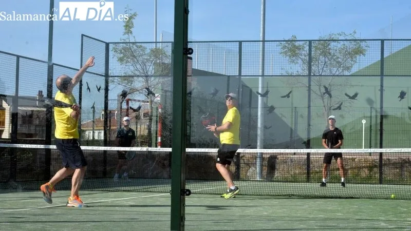 Los campeones y subcampeones del I Torneo de Pádel recibieron sendos trofeos