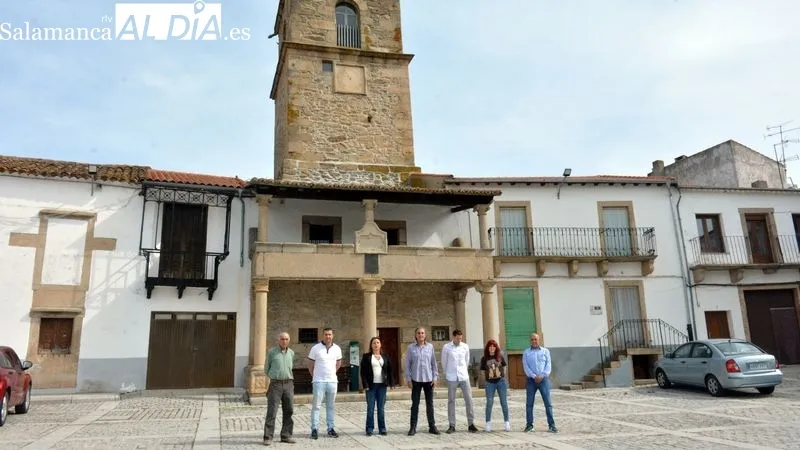 Miembros del equipo de Salamanca Importa candidatos a gobernar el ayuntamiento de Lumbrales