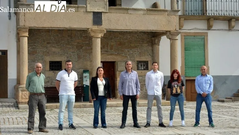 Miembros del equipo de Salamanca Importa candidatos a gobernar el ayuntamiento de Lumbrales