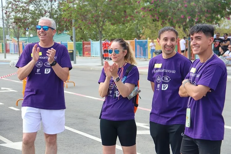 Foto 5 - Cerca de 900 escolares, profesores y miembros de la comunidad educativa de Carbajosa celebran el D&iacute;a de la Educaci&oacute;n F&iacute;sica en la Calle