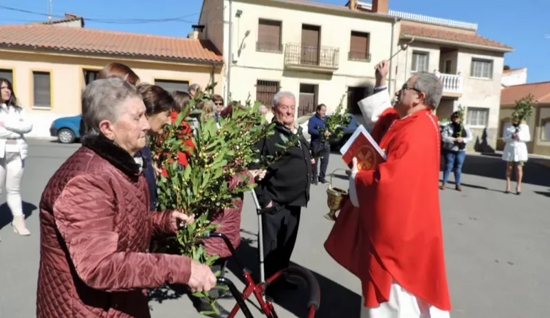 Aldearrubia vivía la bendición de los ramos este domingo