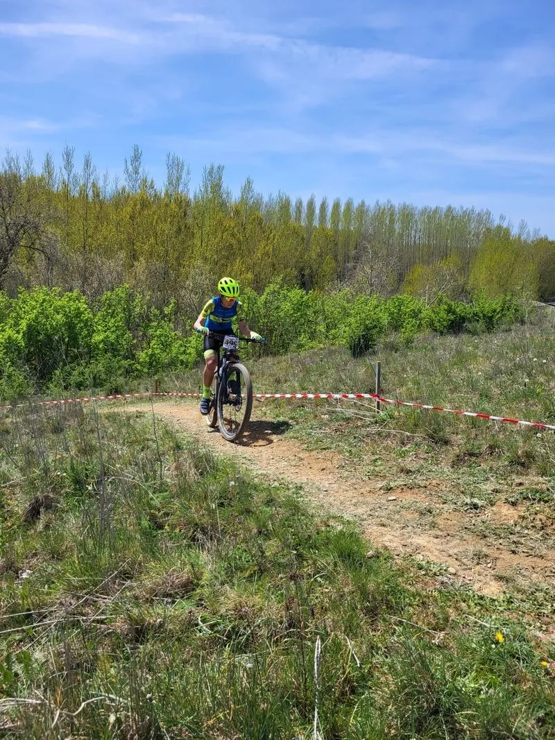 Corredores de la Escuela de Ciclismo Salmantina en el XV Trofeo de Escuelas BTT de Benavente