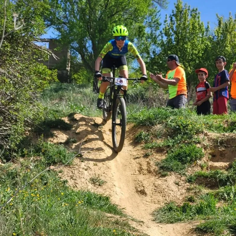 Corredores de la Escuela de Ciclismo Salmantina en el XV Trofeo de Escuelas BTT de Benavente