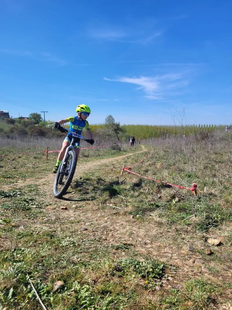 Corredores de la Escuela de Ciclismo Salmantina en el XV Trofeo de Escuelas BTT de Benavente