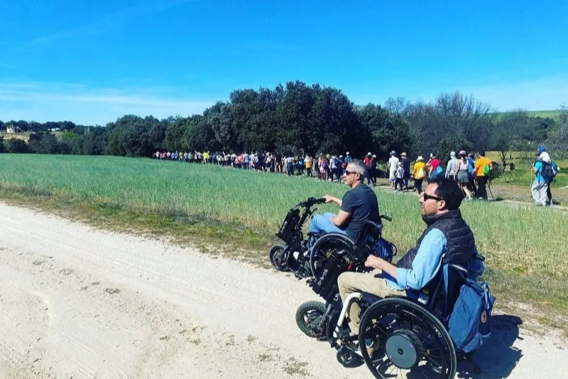 Malpartida acogía la marcha de senderismo solidaria con Aspaym