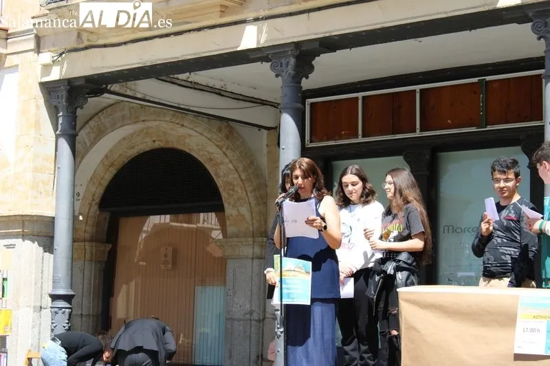 Foto 11 - J&oacute;venes y ni&ntilde;os se acercan a la literatura gracias a la Feria del Libro