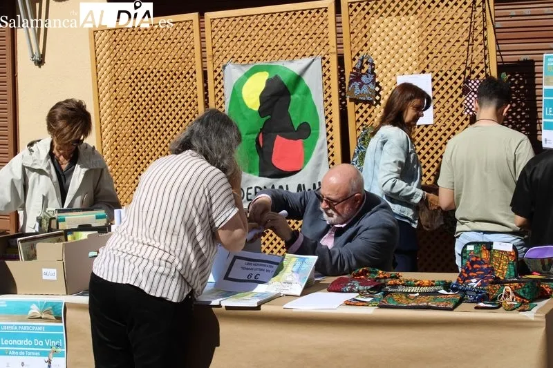 Foto 3 - J&oacute;venes y ni&ntilde;os se acercan a la literatura gracias a la Feria del Libro