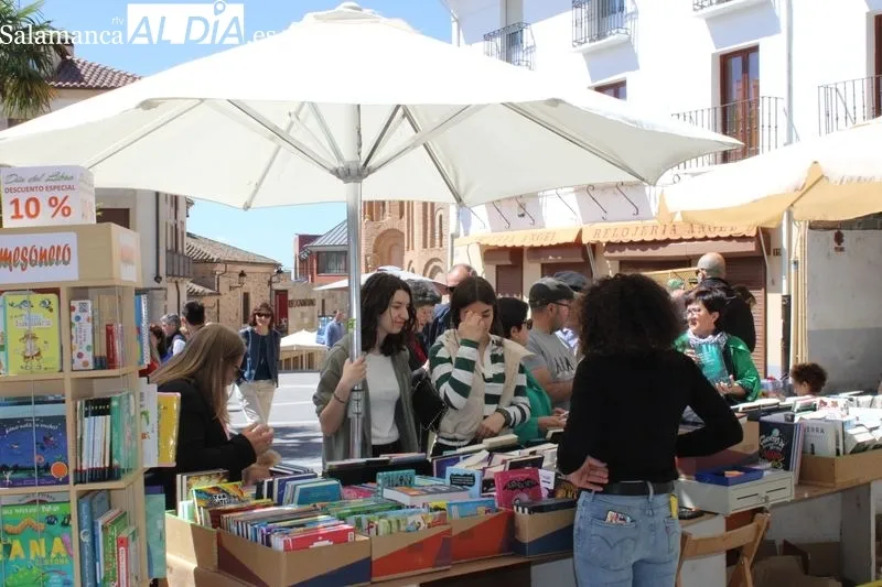 Foto 2 - &Eacute;xito de p&uacute;blico y participaci&oacute;n en la Feria del Libro