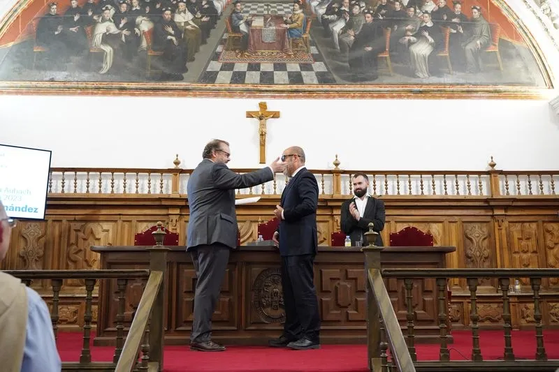 Foto 11 - El periodista y alumni Luis de Vega, galardonado con el Premio Mar&iacute;a Teresa Aubach de Comunicaci&oacute;n 2023