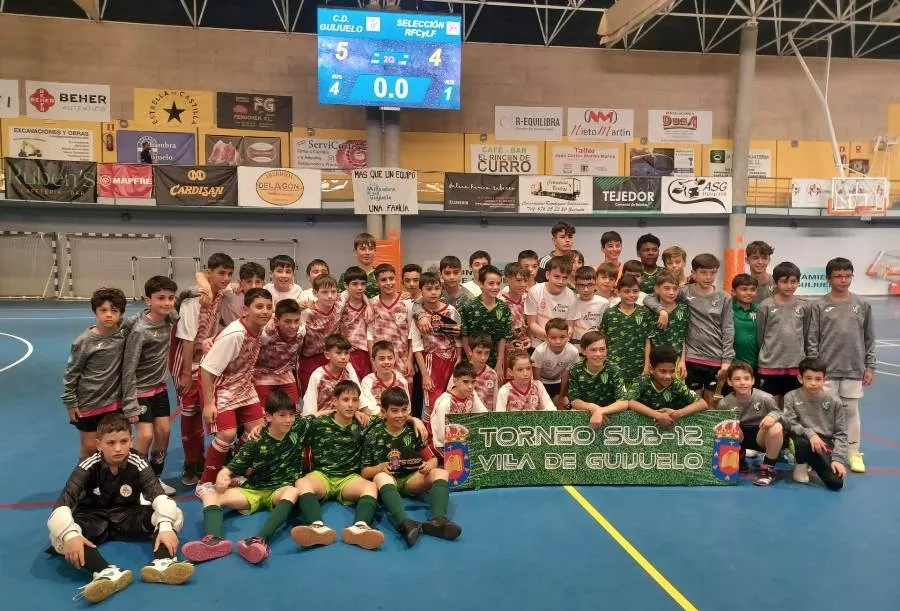 Foto 2 - El III Alev&iacute;n queda 3&ordm; en el Torneo de Guijuelo, en el que empat&oacute; contra la Selecci&oacute;n de Castilla y Le&oacute;n