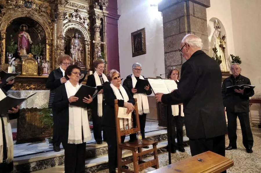 Foto 6 - Buena asistencia al concierto de Semana Santa de la Parroquia de San Andr&eacute;s
