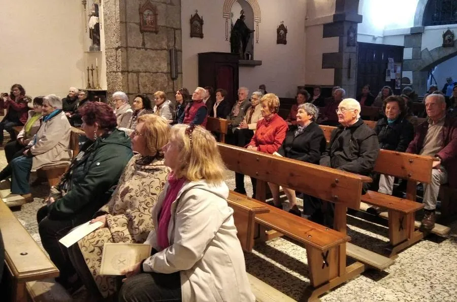 Foto 4 - Buena asistencia al concierto de Semana Santa de la Parroquia de San Andr&eacute;s