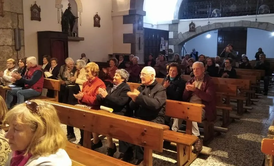Foto 5 - Buena asistencia al concierto de Semana Santa de la Parroquia de San Andr&eacute;s