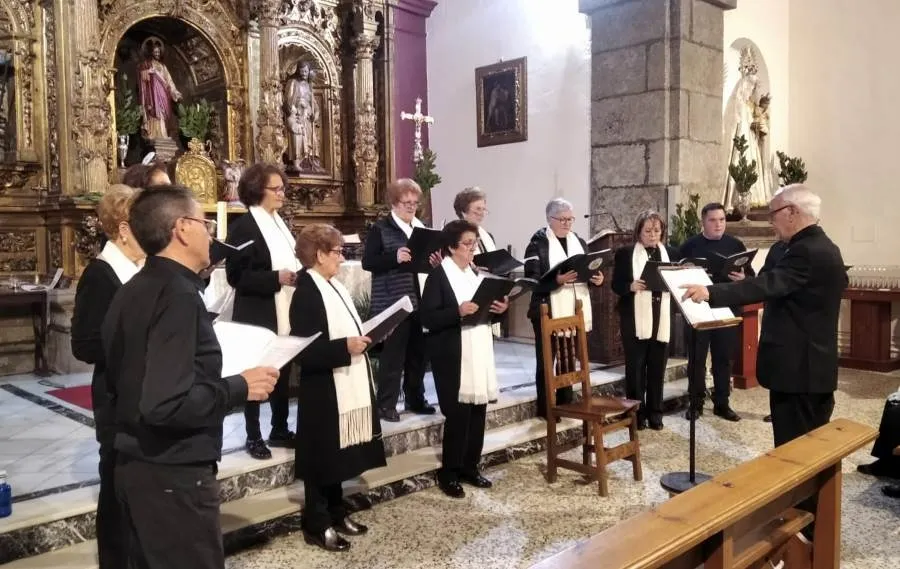 Foto 2 - Buena asistencia al concierto de Semana Santa de la Parroquia de San Andr&eacute;s