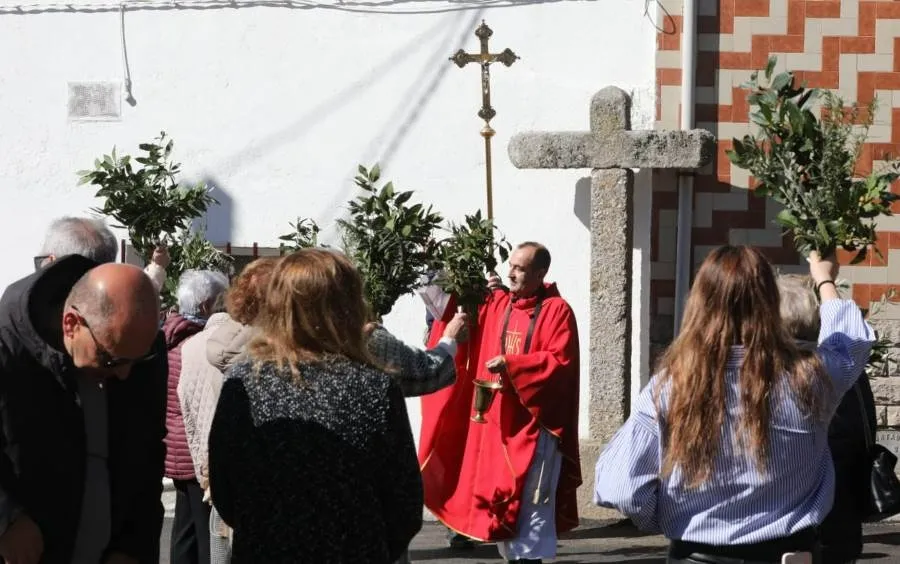 Foto 7 - La Alameda de Gard&oacute;n conmemora el Domingo de Ramos con bendici&oacute;n incluida del laurel