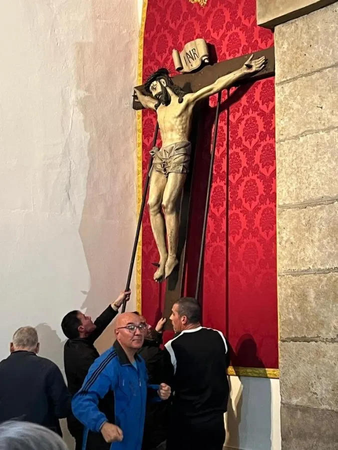 Foto 9 - Descendido el Santo Cristo de San Andr&eacute;s